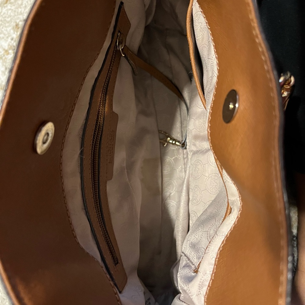 Michael Kors brown leather handbag - Picture 2 of 4